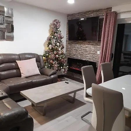 Doonan Breeze Apartment