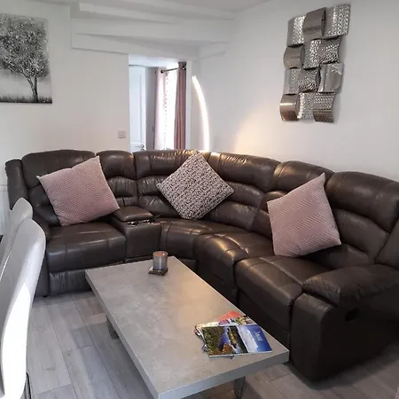 Doonan Breeze Apartment